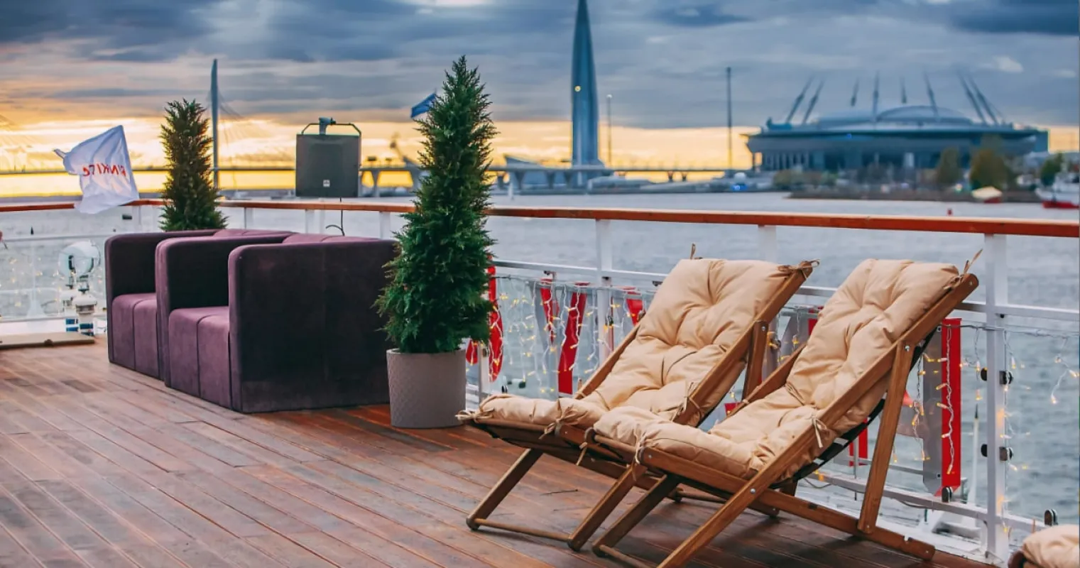 Ресторан PINSKIYCO.SHIP на теплоходе “Чайка”