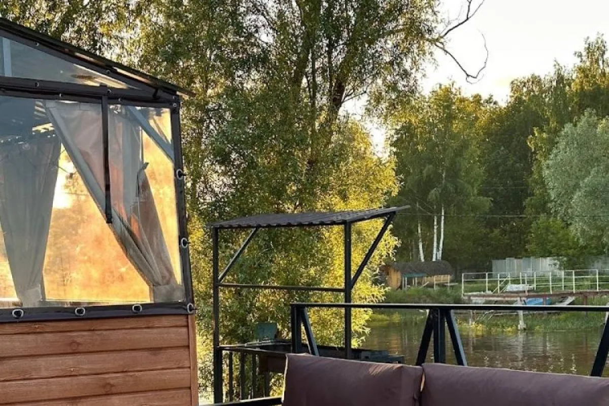 Загородный клуб возле воды